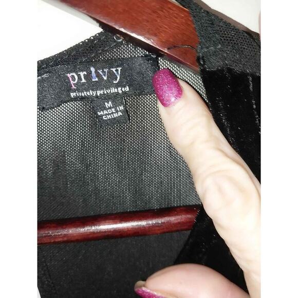 Black Velvet bodycon Cocktail Dress by Privy.  Pristine condition.  Size Medium - Picture 5 of 5